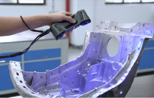 无线自由：三维手持便携式扫描仪助力工业精准制造