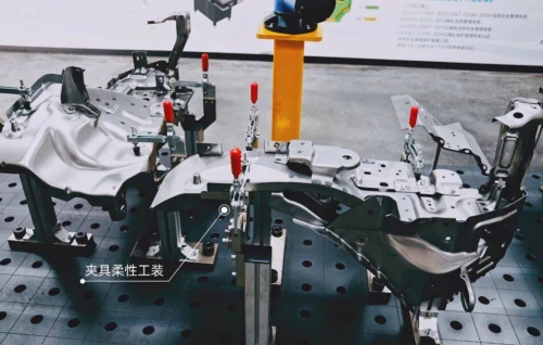 非接触三维扫描仪+柔性工装 破解汽车钣金件检测困局