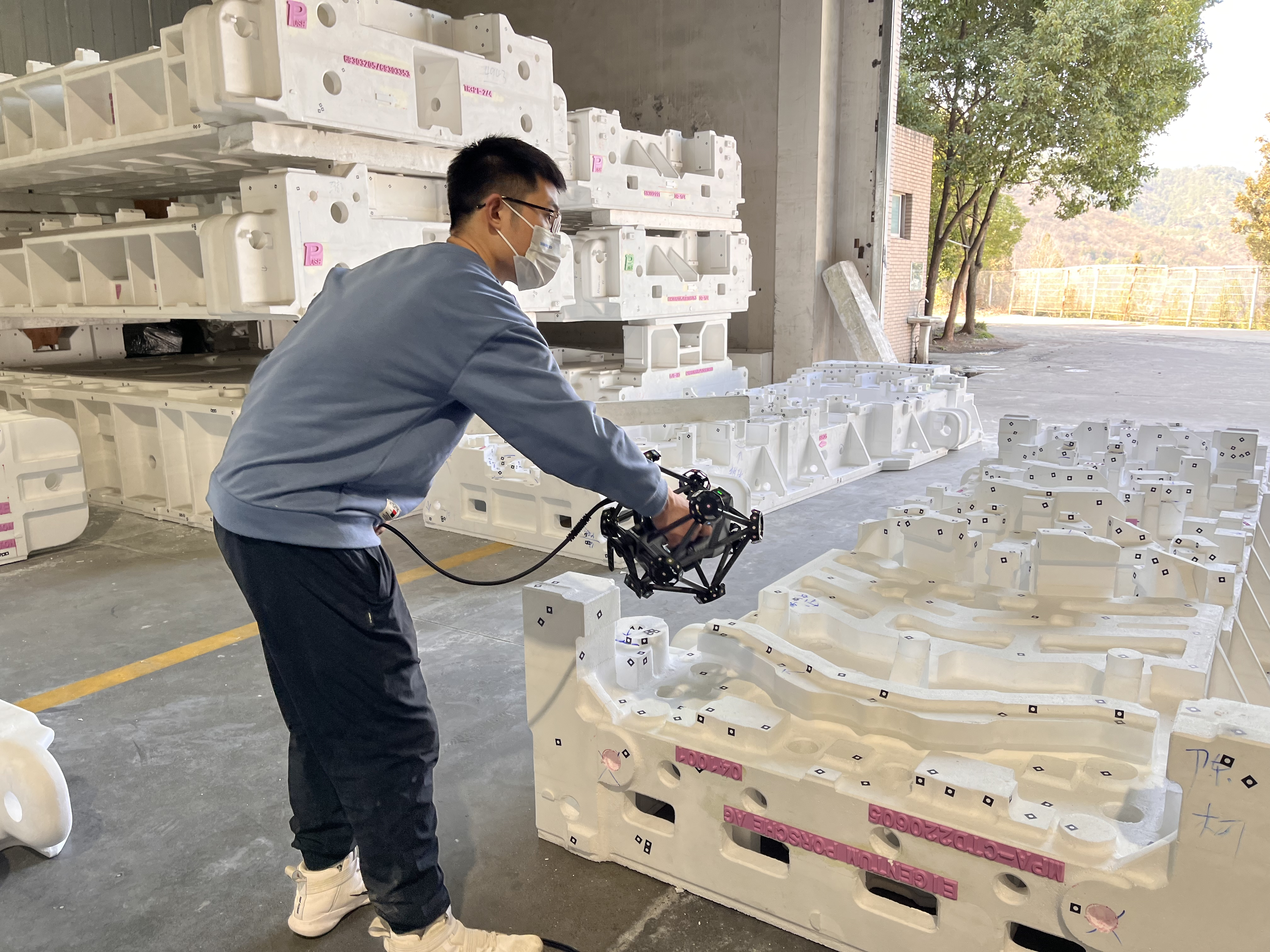 激光手持式三维扫描仪